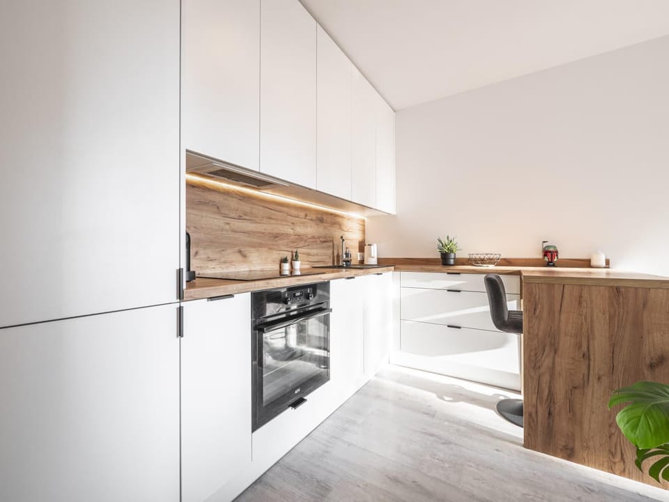 Kitchen or kitchenette, Dining area, stove