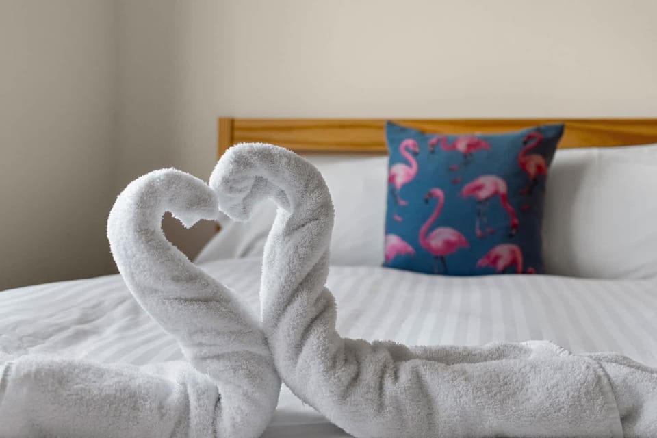 Bed, Decorative detail, Bedroom, Quiet street view, internet, towels