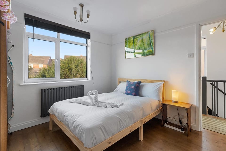 Bed, Bedroom, Quiet street view, internet, towels