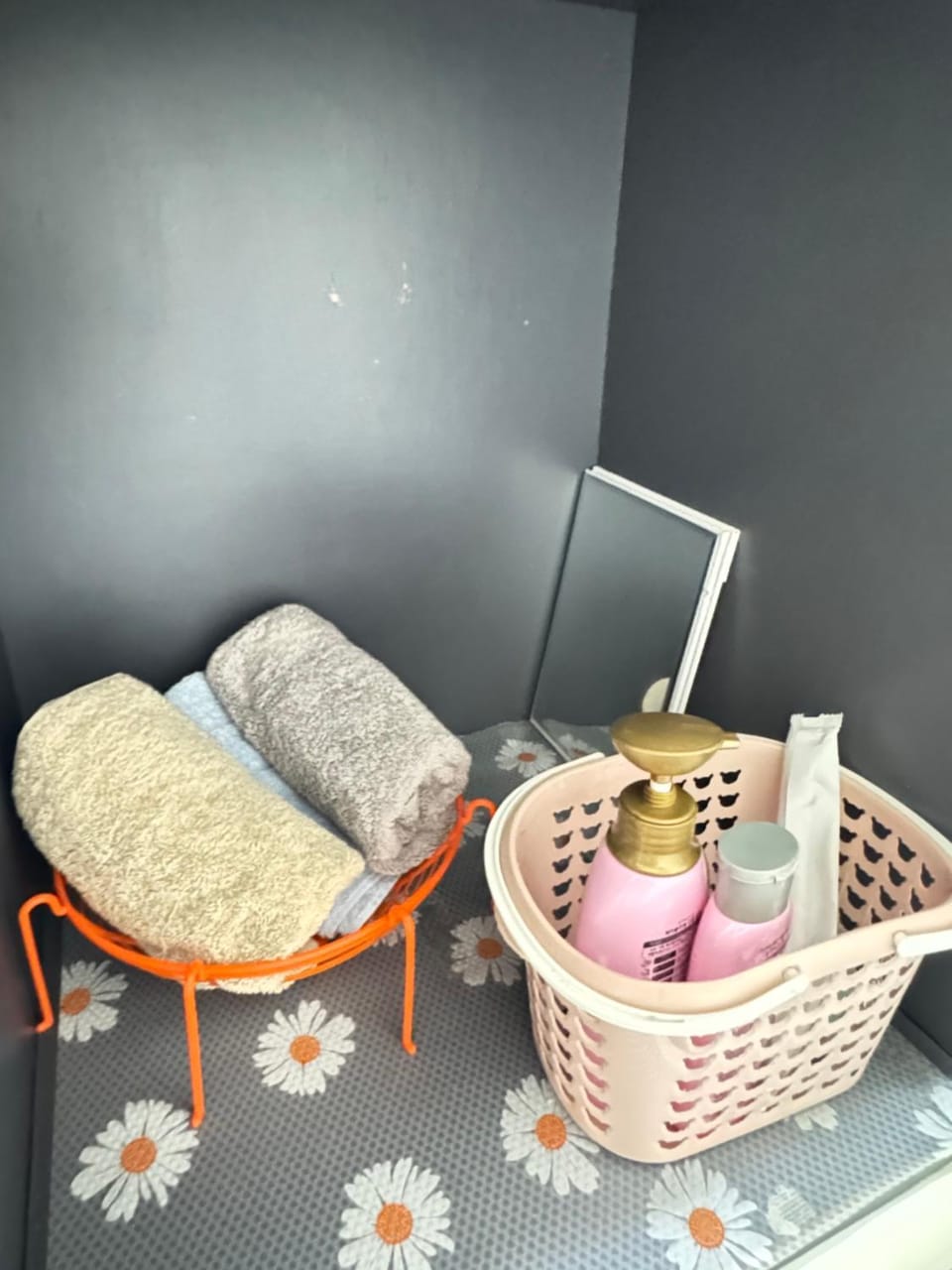 신사 여성전용 개인 미니룸 Female Only Private Mini Room Gosiwon 2pm ckeck in 11am ckeck out address 강남구 논현동6-8 BESTEL, Check the message for the check in Bed and Breakfast in Seoul
