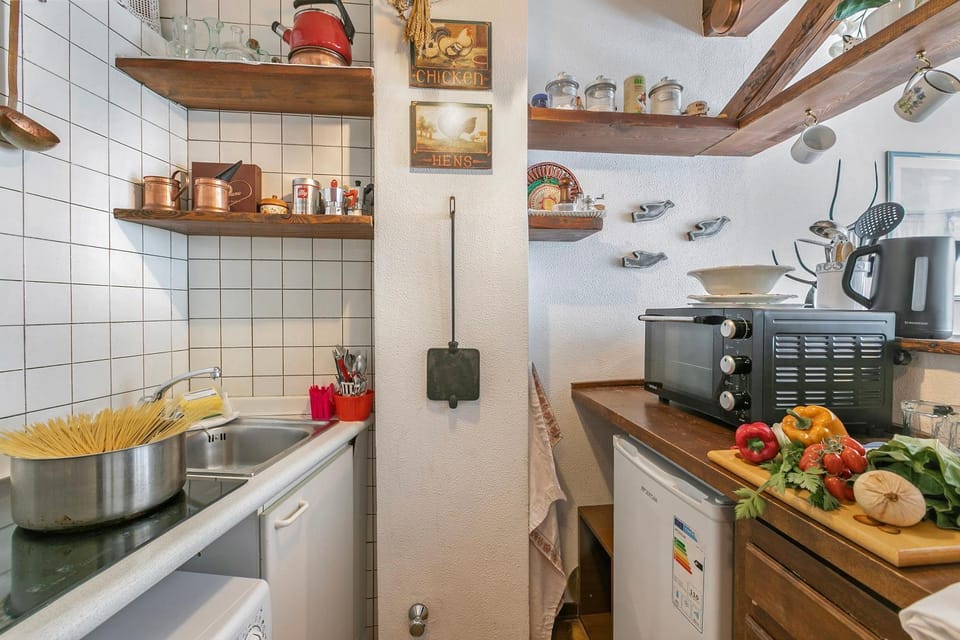 Kitchen or kitchenette
