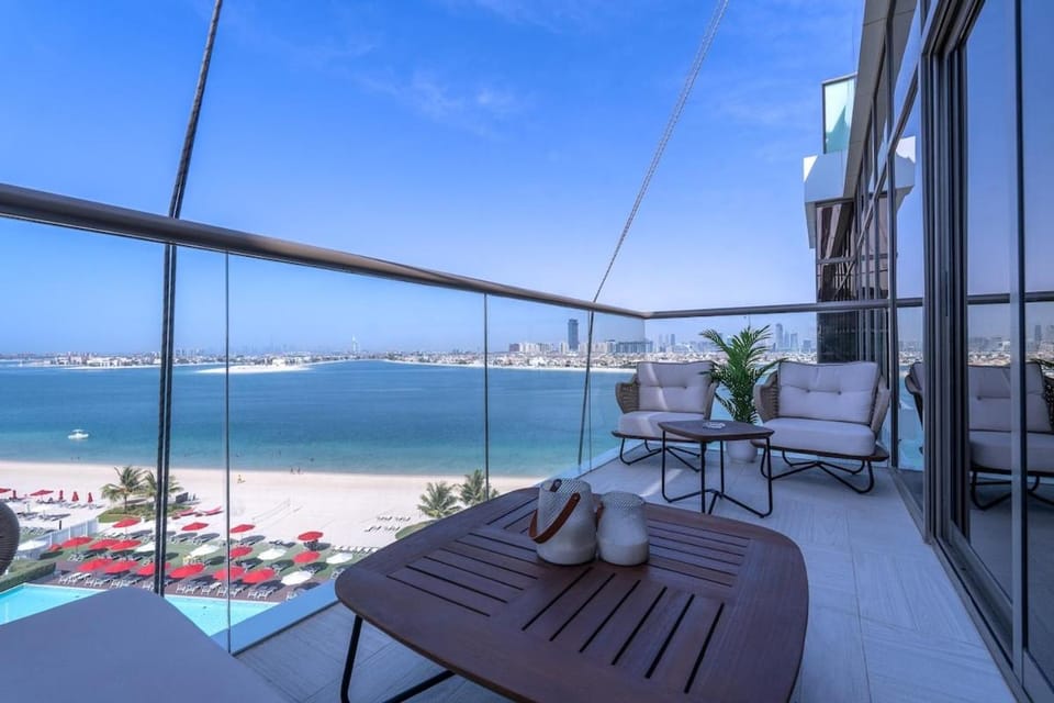 Free housekeeping visits during your stay - StayShort - Cozy 2BR in Palm Jumeirah with Beach Views Apartment in Dubai