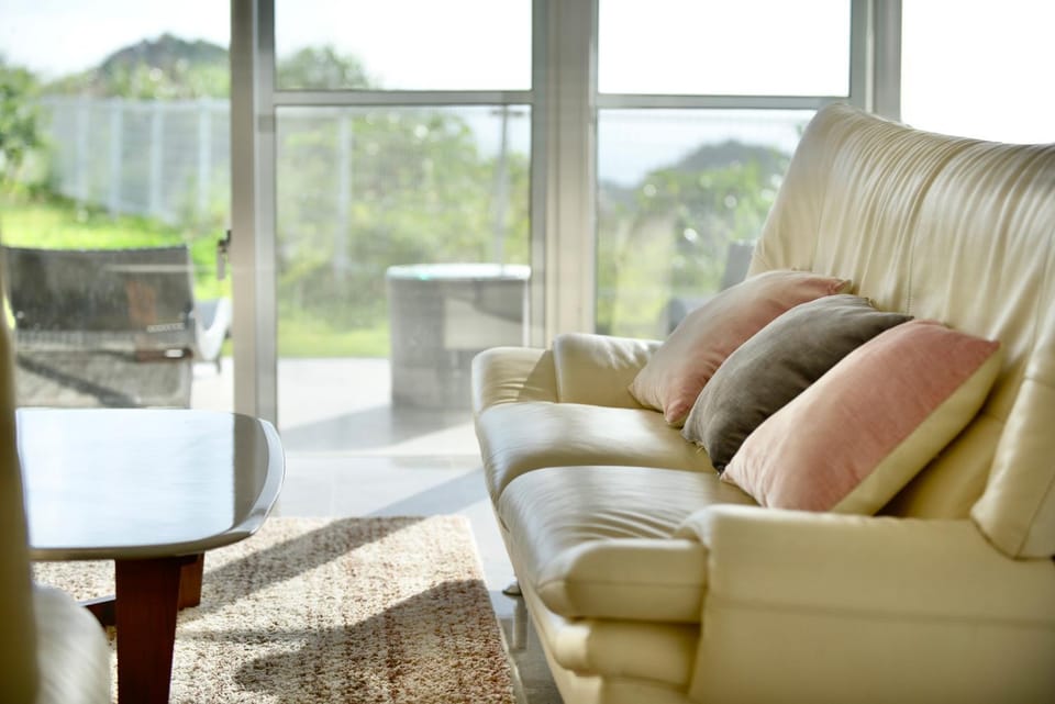 Day, Living room