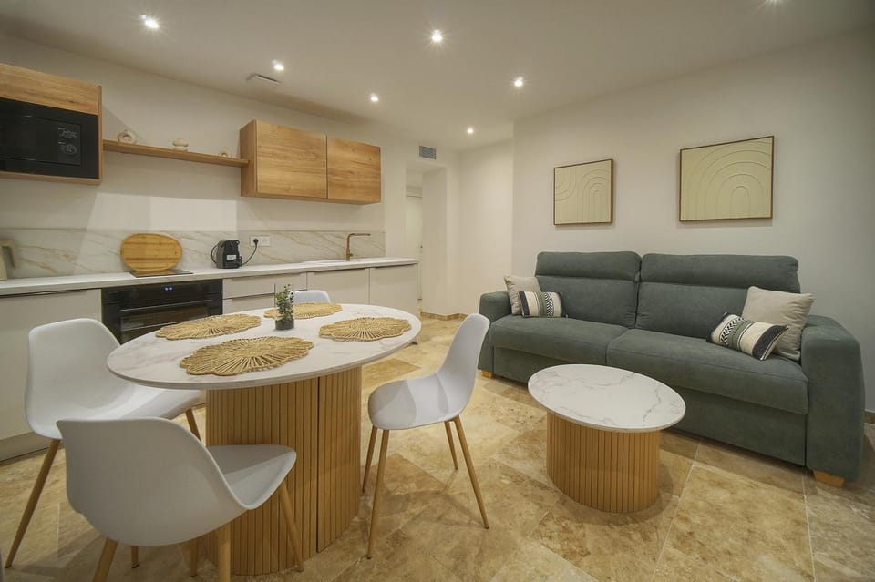 FRGK Private Townhouse HQ Walk to Palais Flexible 2 6 Bedrooms Apartment in Cannes
