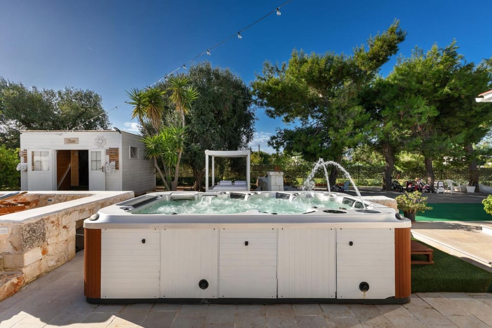 Garden, Hot Tub