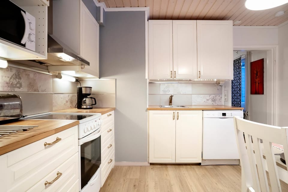 Kitchen or kitchenette, kitchen