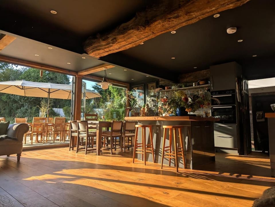 Kitchen or kitchenette, Seating area, Dining area