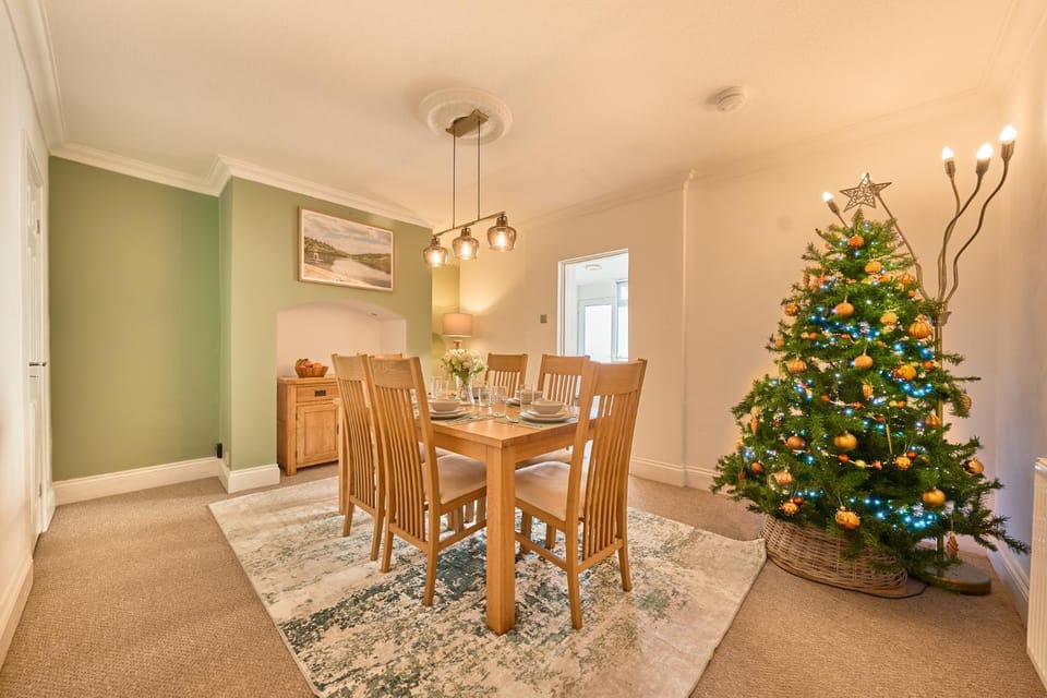 Seating area, Dining area