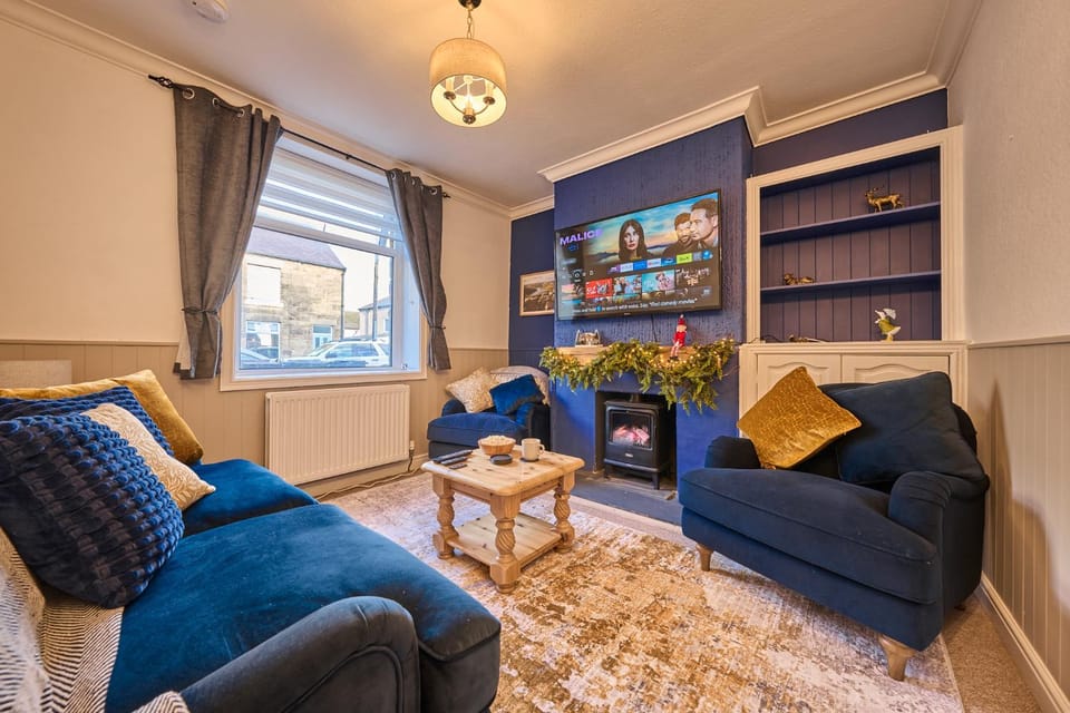 TV and multimedia, Living room, Seating area, Evening entertainment