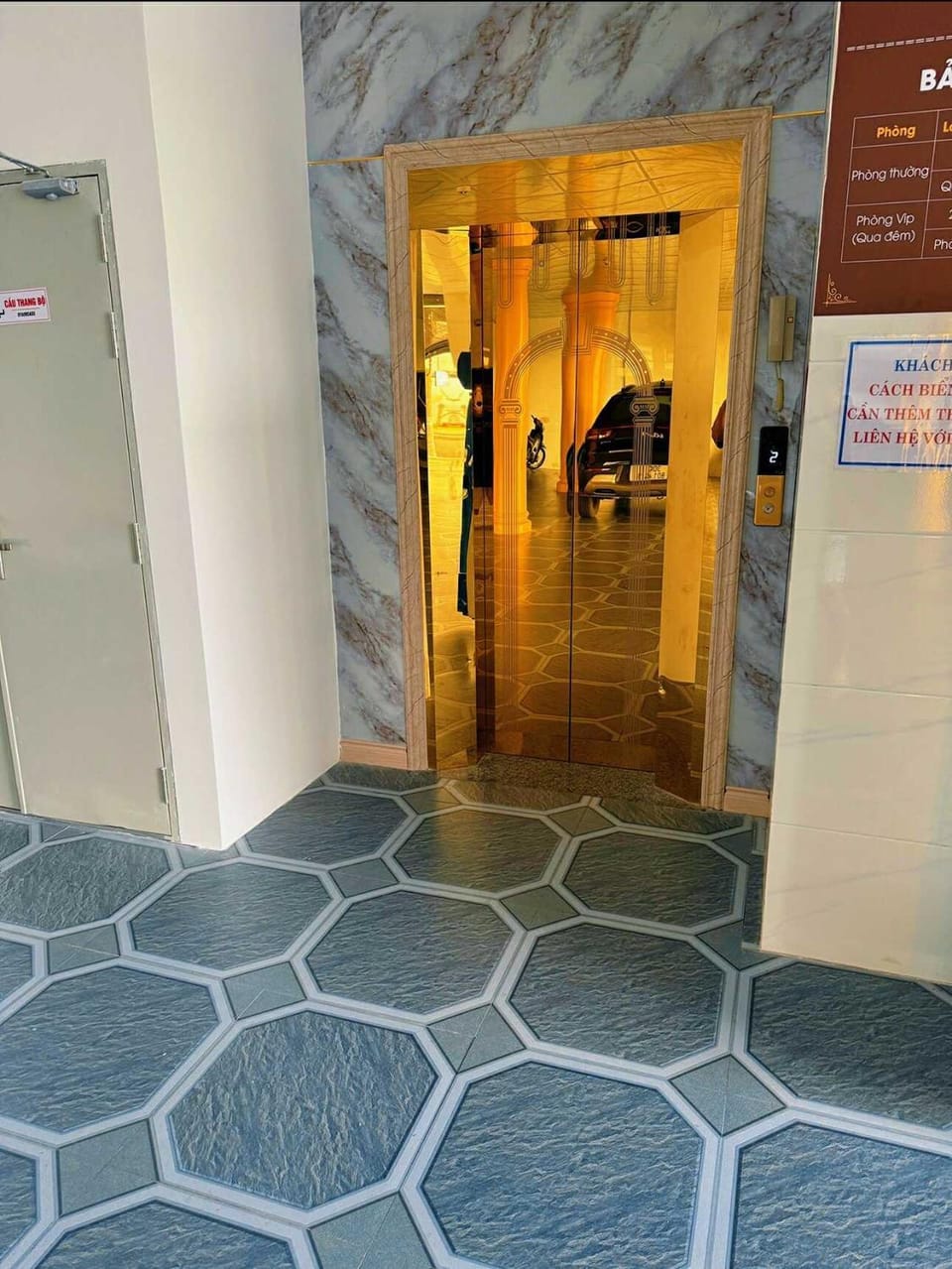Hotel Hưng Phát 3 có sạc điện vinfast Hotel in Vietnam