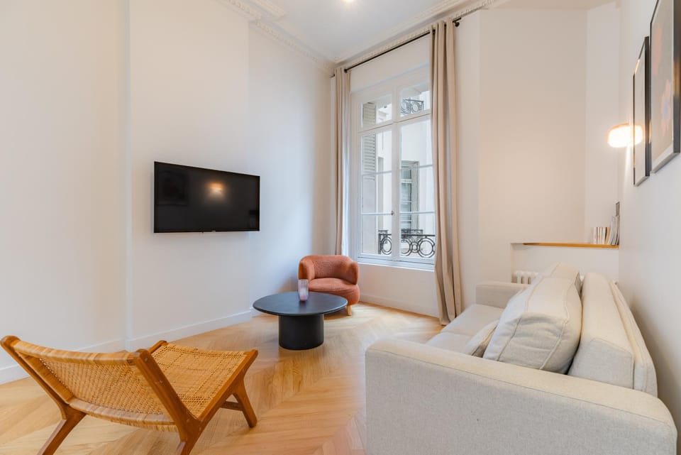 TV and multimedia, Seating area