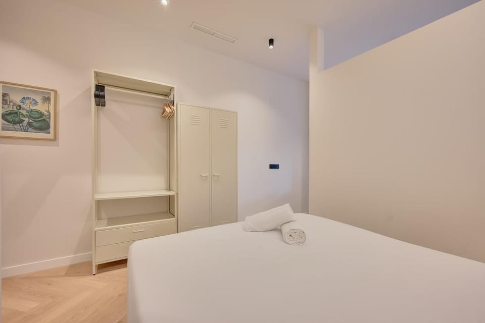 Photo of the whole room, wardrobe