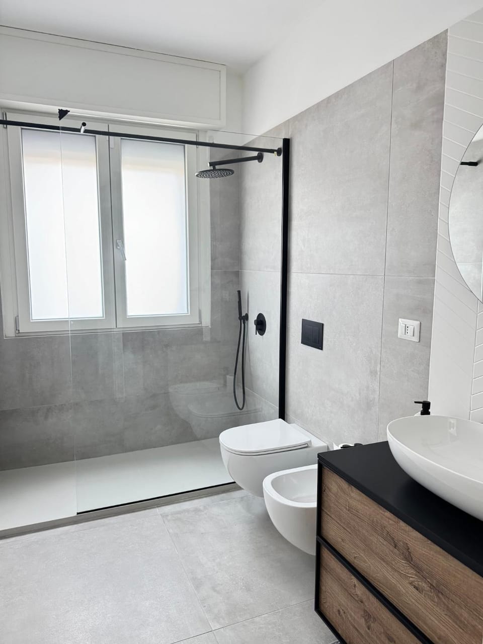 Shower, Toilet, Bathroom, bidet, towels