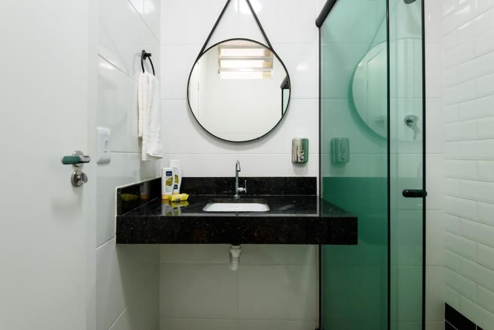 Recém-reformado, 2 min da praia, ar split Apartment in Rio de Janeiro