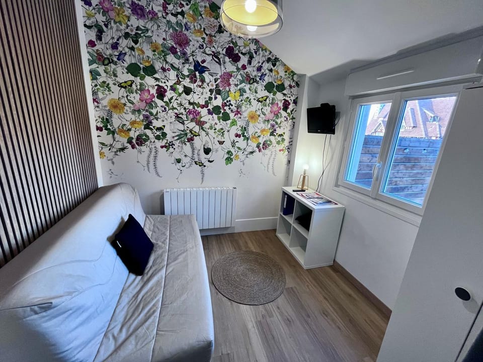 Studio neuf avec terrasse - proche centre & gare Apartment in Lisieux