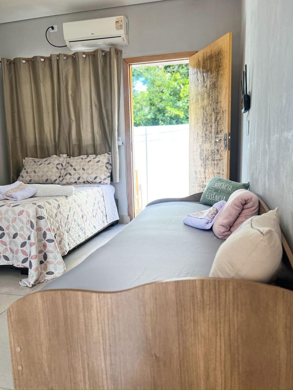 Bed, Bedroom, air conditioner