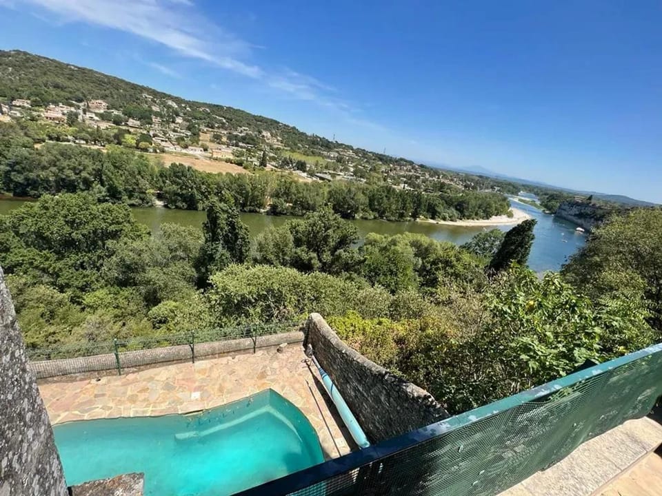 Impressionnant Manoir avec Piscine à Aiguèze, 450 m² House in Saint-Martin-d'Ardèche