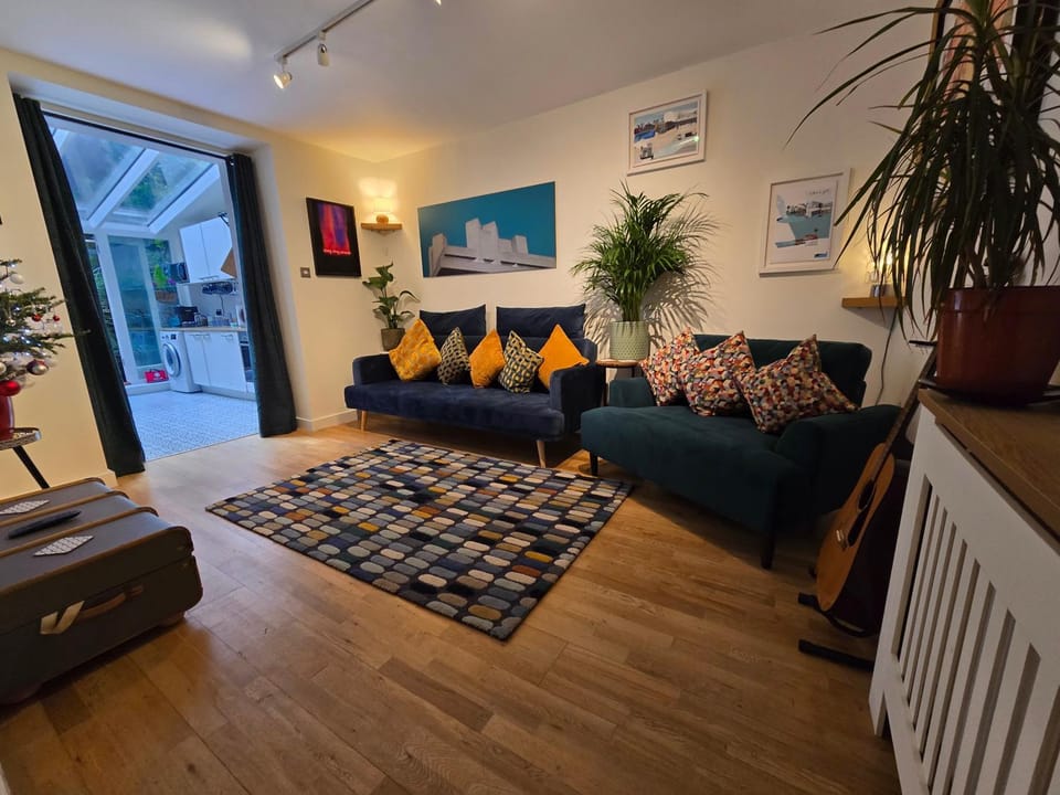 TV and multimedia, Living room, Seating area