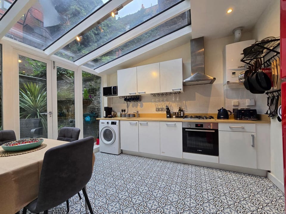 Kitchen or kitchenette, Dining area, dishwasher, oven, stove, toaster, washing machine, dryer