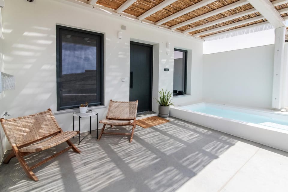 Hot Tub, Seating area, Pool view, Swimming pool