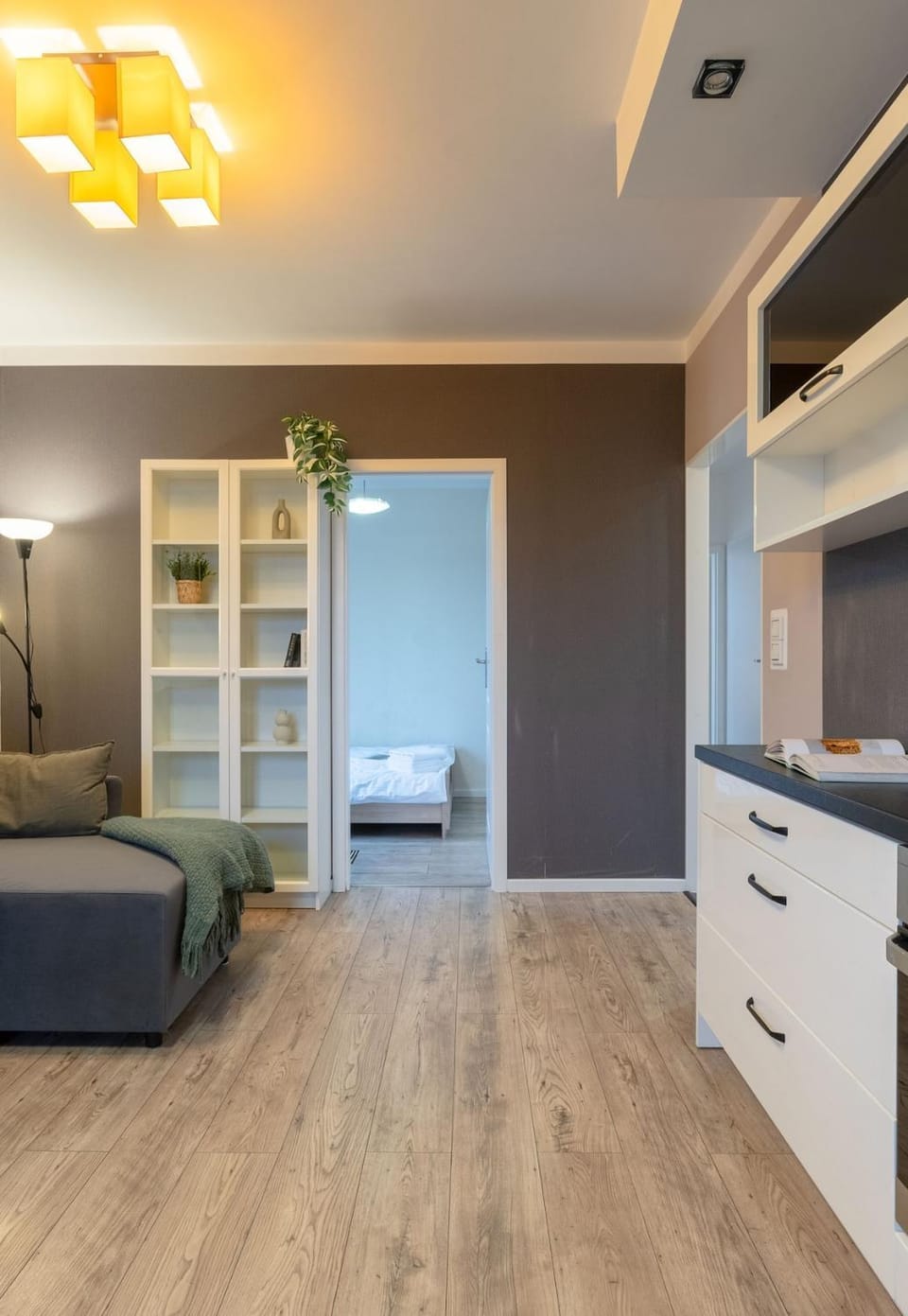 Bed, TV and multimedia, Living room, Photo of the whole room, Seating area, Bedroom, wardrobe