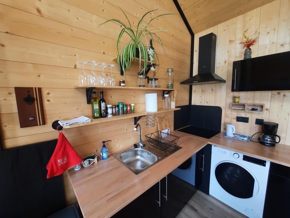 Kitchen or kitchenette, Living room