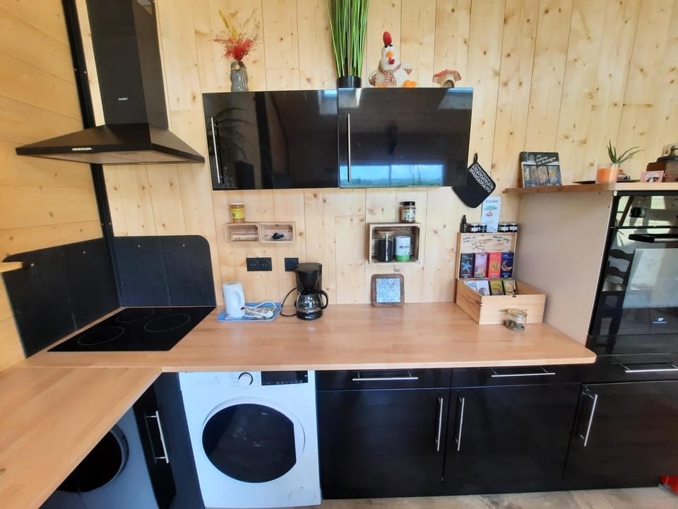 Kitchen or kitchenette, Living room