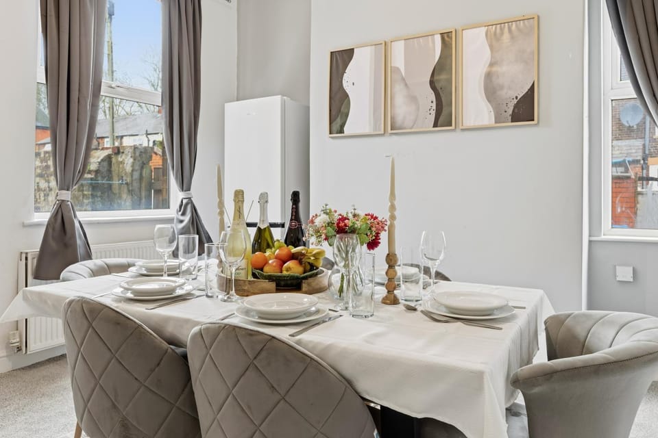 Food and drinks, Dining area, Food