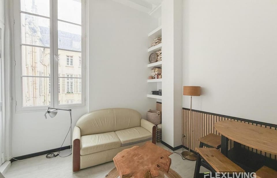 Immeuble L'ile Apartment in Paris