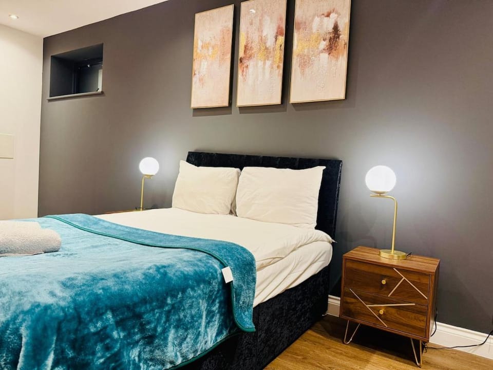 Lux 2 Bedroom Flat Central Brentwood slp 8 Guests Apartment in Brentwood