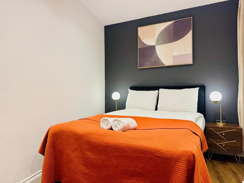 Lux 2 Bedroom Flat Central Brentwood slp 8 Guests Apartment in Brentwood