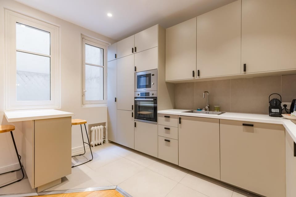 Coffee/tea facilities, Kitchen or kitchenette, microwave, oven, stove, toaster