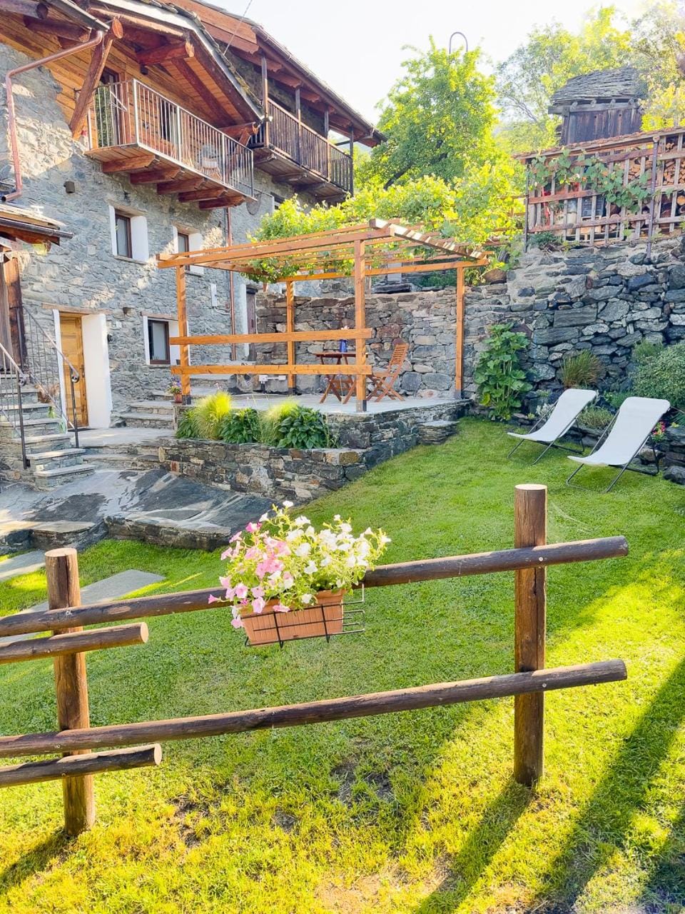 Property building, Garden, Balcony/Terrace