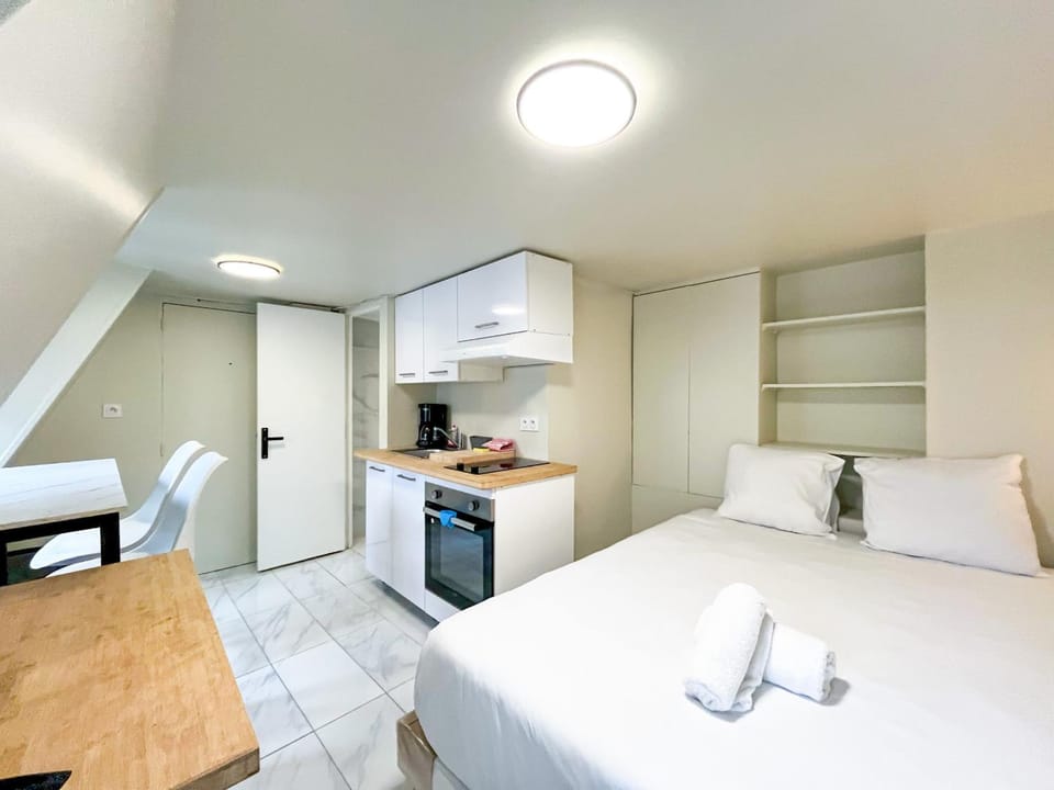 Studio 11 - Paris Faubourg Bail Mobilite Apartment in Paris