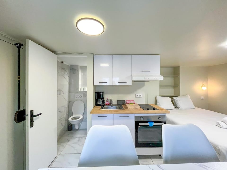 Studio 11 - Paris Faubourg Bail Mobilite Apartment in Paris