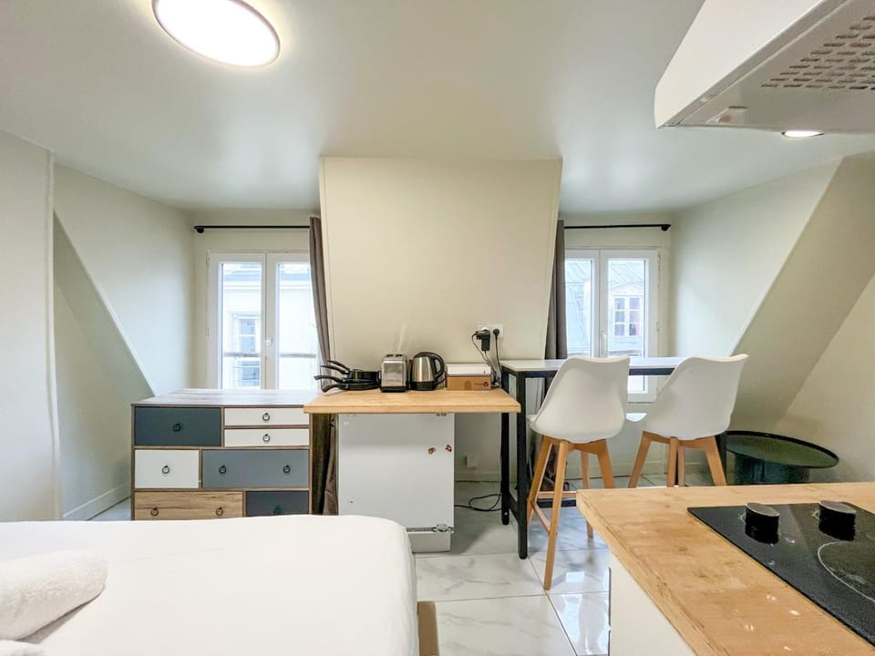 Studio 11 - Paris Faubourg Bail Mobilite Apartment in Paris
