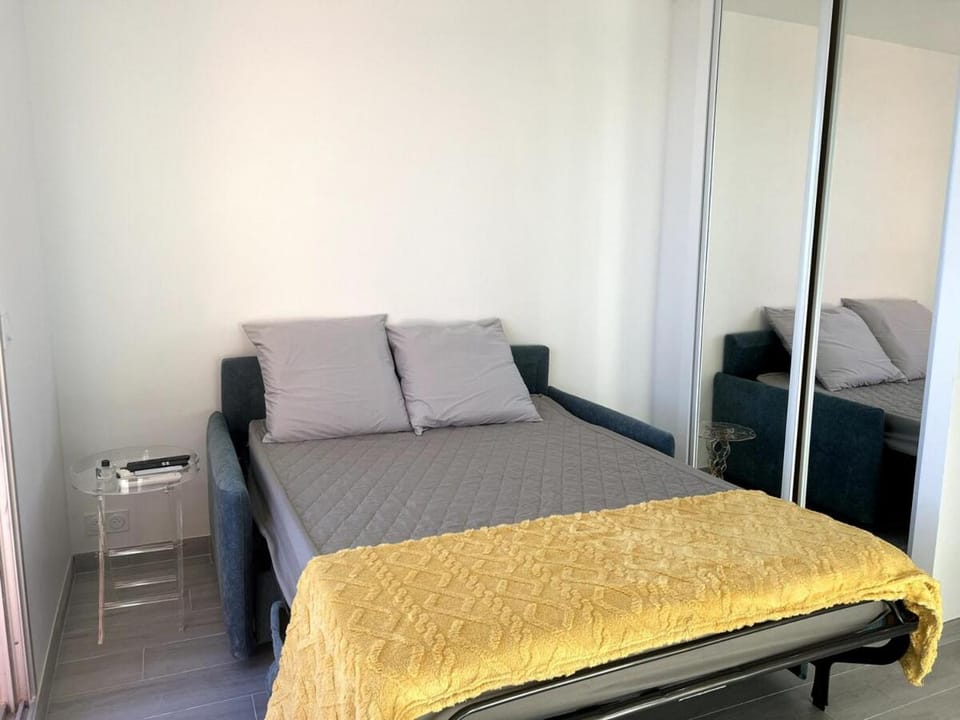 Communal lounge/ TV room, Bed, Living room, internet