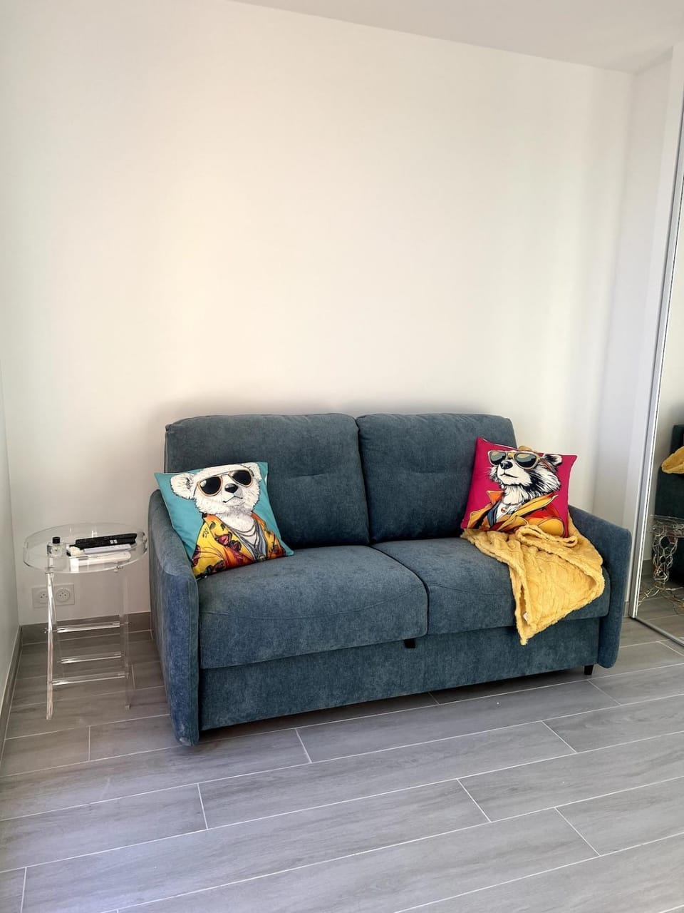 Communal lounge/ TV room, Bed, Living room, internet