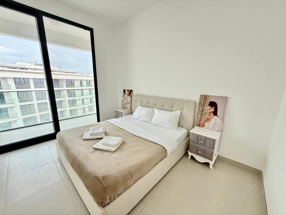 Bed, Photo of the whole room, Bedroom, cot, towels