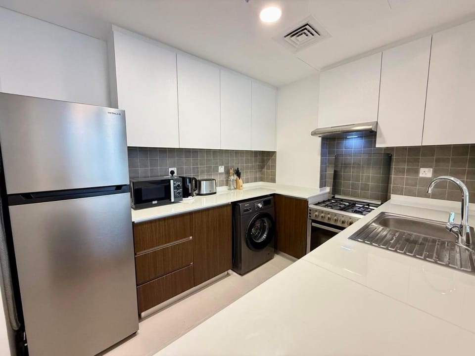 Kitchen or kitchenette, Dining area, oven, stove