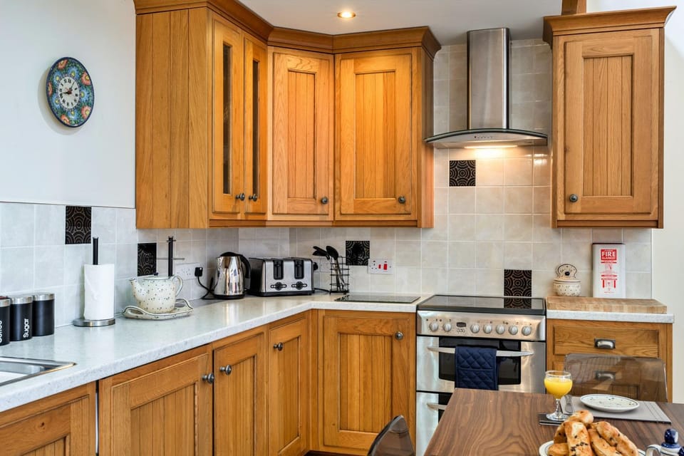 Kitchen or kitchenette, Dining area, dishwasher, oven