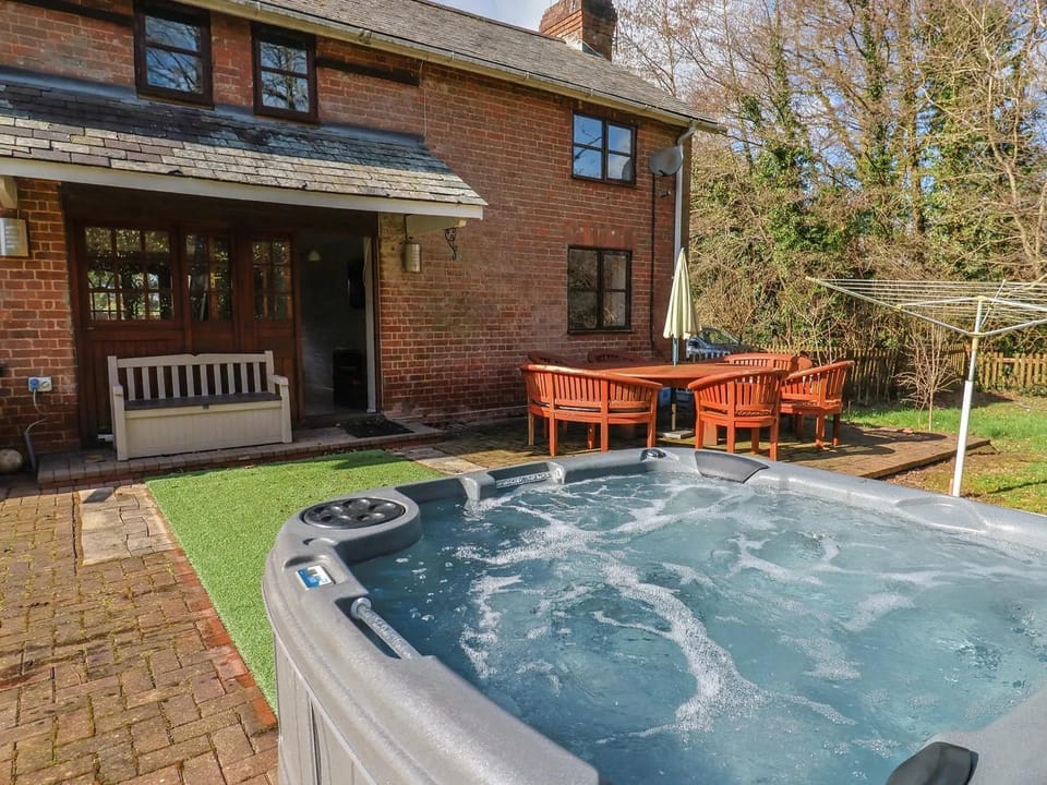 Patio, Garden, Hot Tub, Garden view