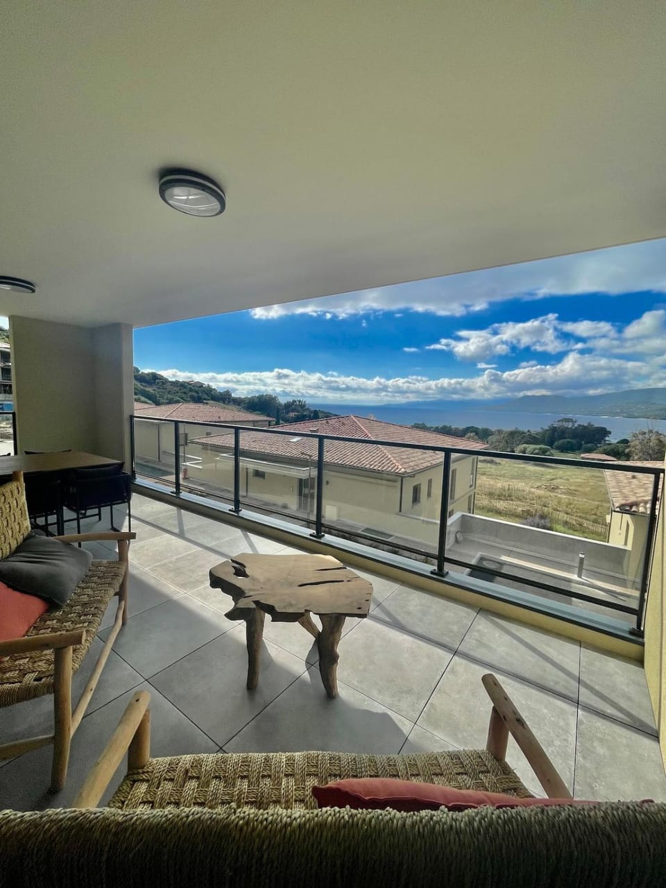 Une terrasse sur le golfe, appartement T3 Apartment in Propriano