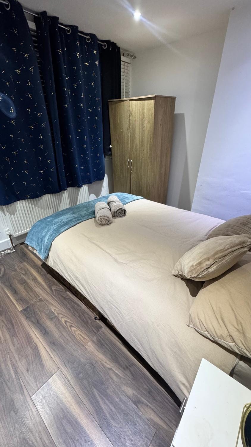 Bed, Bedroom, towels, wardrobe