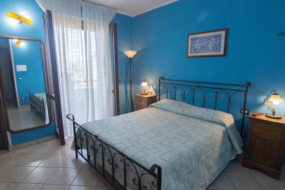 TV and multimedia, Photo of the whole room, Bedroom, minibar, air conditioner
