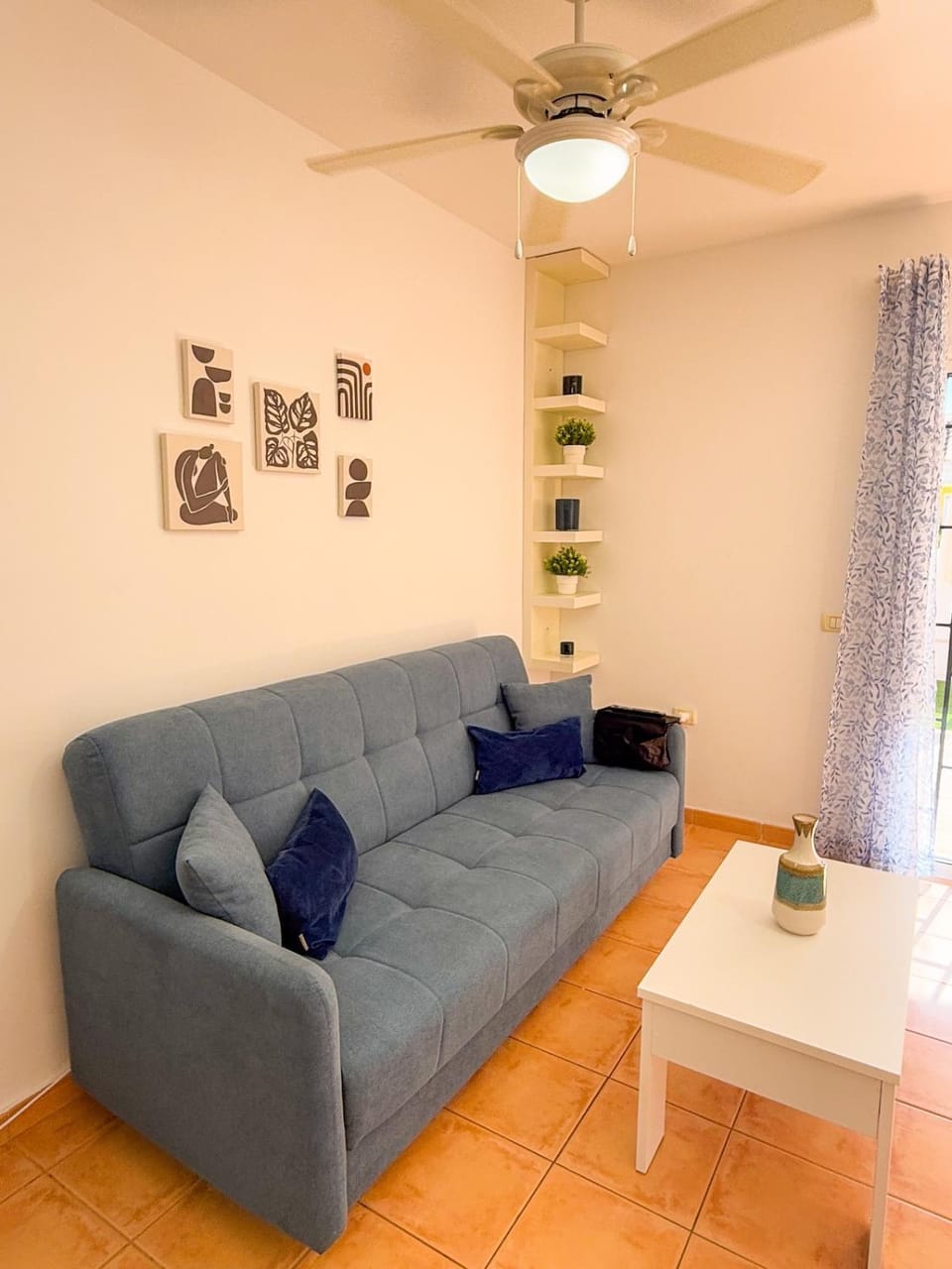 Living room, Photo of the whole room, Seating area