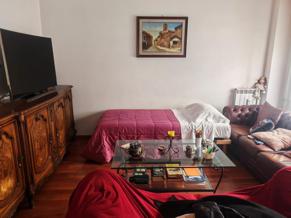 Communal lounge/ TV room, TV and multimedia, Living room, Seating area, Evening entertainment