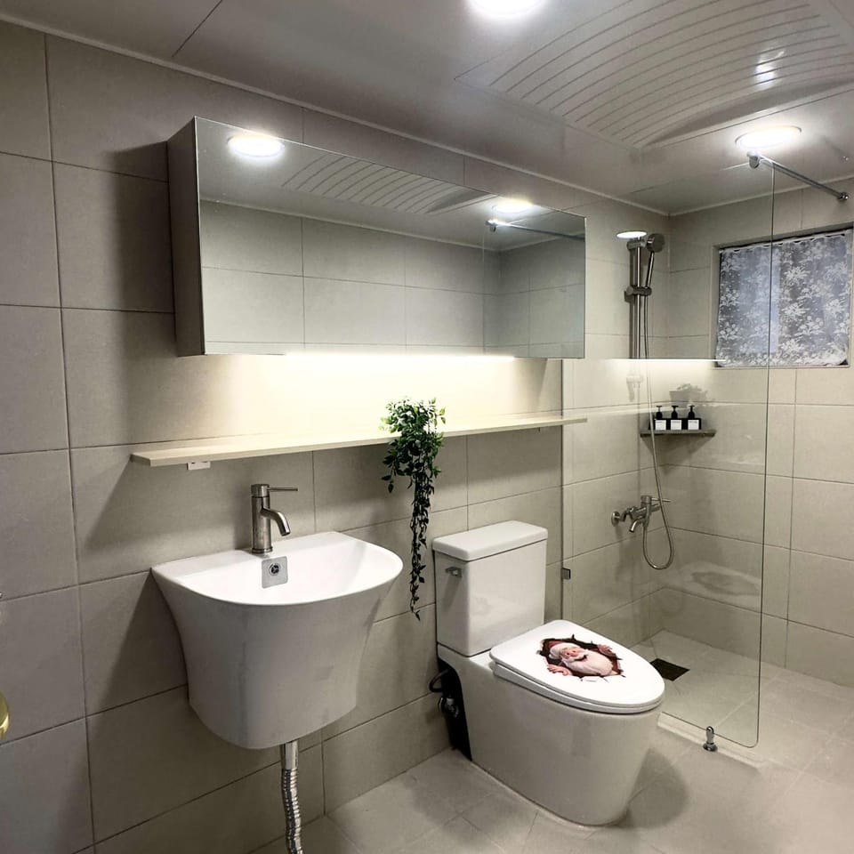 Shower, Toilet, Bathroom