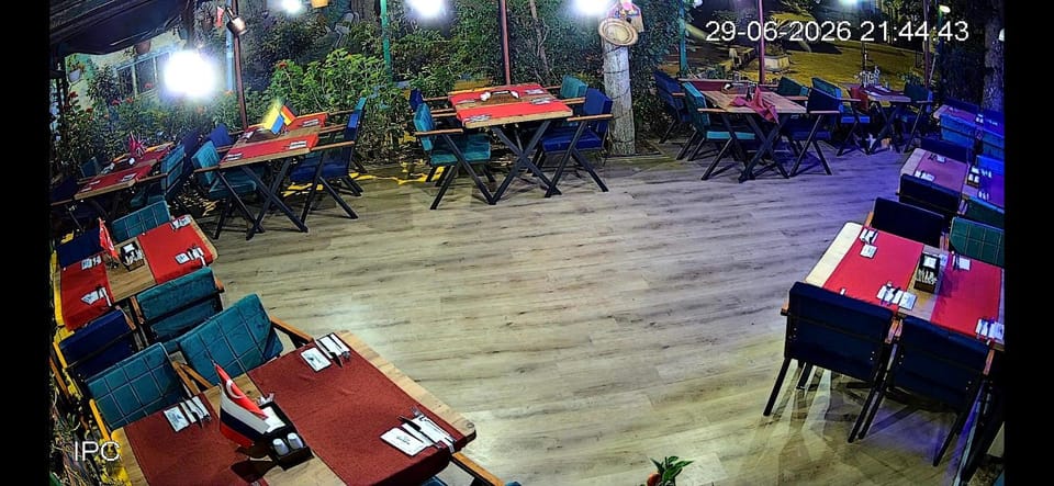 Restaurant/places to eat, Garden, Breakfast