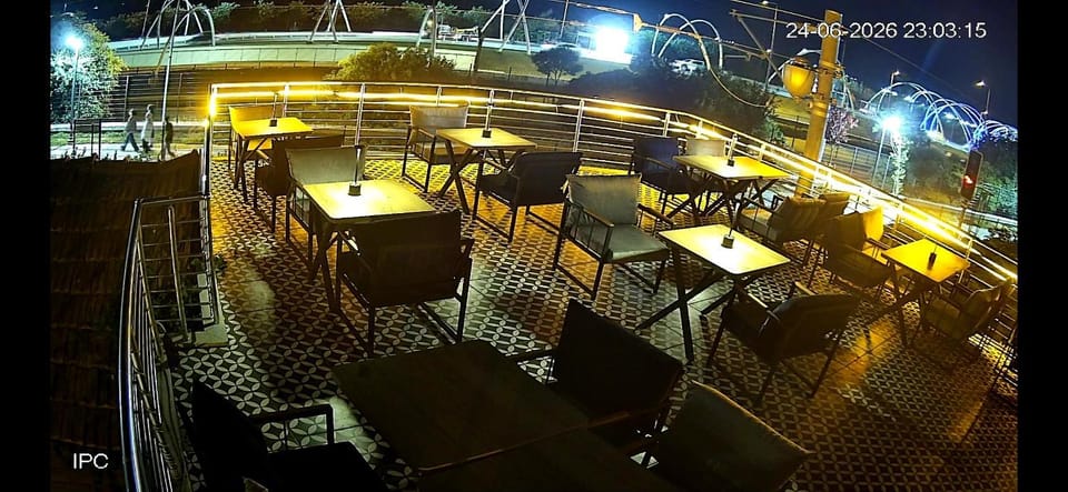 Restaurant/places to eat, Night, Balcony/Terrace, Seating area, Evening entertainment, Breakfast